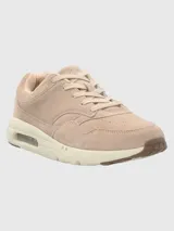 Zapatillas urbanas Hush Puppies modelo Brandhall, confeccionadas en cuero descarne color taupe. Presentan diseño con cordones, suela de EVA con tecnología de amortiguación de aire y detalles de la marca en el lateral y la lengüeta.