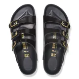 Sandalias Birkenstock modelo Florida con tres correas ajustables de cuero negro y hebillas metálicas doradas. Presenta una plantilla anatómica de corcho y suela de goma antideslizante.