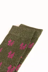 Calcetines de caña media color verde militar con glitter y logo Dfyf en fucsia.