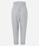 Pantalón baggy de sarga rayada, tiro alto, con lazo en la cintura y bolsillos laterales.