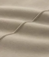 Bermuda deportiva Get Over de microfibra color verde militar, con cintura elástica y cordón ajustable, bolsillos laterales funcionales y recortes delanteros.