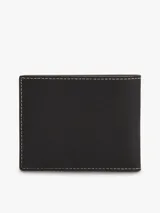 Billetera plegable Tommy Hilfiger de piel Saffiano color negro, con acabado texturizado, costuras blancas a contraste y logo metálico en la parte delantera.