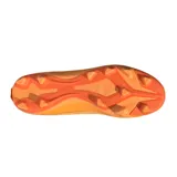 Championes de fútbol Adidas modelo F50 Messi Club, diseñados para terreno firme y césped artificial. Presentan un diseño en tonos naranja y amarillo con las icónicas tres tiras de la marca en blanco sobre el lateral.