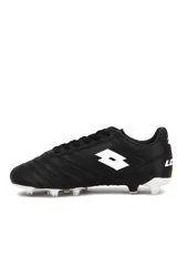 Championes de fútbol Lotto Roma para once, color negro con el logo de la marca en blanco y detalle de la bandera de Italia en el lateral. Suela con tapones intercambiables.