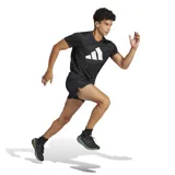Remera deportiva Adidas de manga corta, color negro, con el logo de la marca estampado en blanco en el centro del pecho. Confeccionada con tecnología Aeroready para gestión de la humedad.