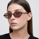Gafas de sol Oba con montura ovalada color carey y lentes marrones polarizadas con protección UV 400.