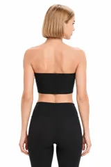 Soutien strapless negro de diseño liso, sin tirantes y de ajuste ceñido.