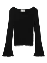 Top de punto acanalado color negro, con cuello bote y mangas largas de corte recto. Confeccionado en una mezcla de viscosa y poliéster, presenta una textura suave y ligera.