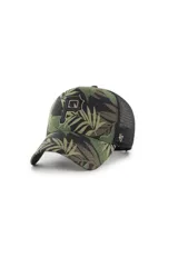 Gorra tipo trucker con corona estructurada y visera curva. Presenta un estampado de hojas tropicales en tonos verdes y negros, con el logo de los Pittsburgh Pirates bordado en el frente y cierre ajustable de plástico en la parte posterior.