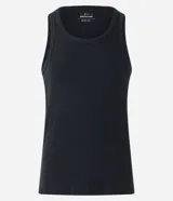 Musculosa regular masculina confeccionada en rib de algodón acanalado, de diseño básico, sin estampa, con breteles medianos y corte alargado.