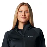 Campera polar técnica de la línea Titanium de Columbia, color negro. Presenta cierre frontal completo, cuello alto, bolsillo con cierre en el pecho y mangas largas con orificios para los pulgares en los puños. Confeccionada con tecnología Omni-Wick para gestión de la humedad y costuras planas para mayor confort.