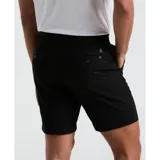 Bermuda de gabardina color negro, corte recto y largo a la rodilla.