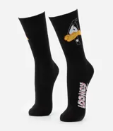 Par de medias de caña media color negro con estampa de Daffy Duck y logo de Looney Tunes.