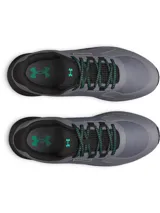 Championes de trail running Under Armour Charged Bandit TR 3, de color gris con detalles en negro y verde. Confeccionados con parte superior de malla ligera, refuerzos estratégicos y tecnología Charged Cushioning en la entresuela para mayor amortiguación y respuesta.
