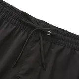 Short de baño negro con cintura elástica ajustable con cordón.