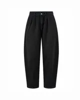Pantalón de jean unisex negro de silueta amplia y relajada, confeccionado en denim liviano con costuras de contraste en color azul.