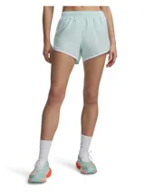 Shorts deportivos Under Armour modelo Fly By 3, color menta con ribetes blancos. Cuenta con cintura elástica y bolsillos laterales.