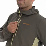 Campera cortaviento Merrell modelo Potomac, color verde musgo con detalles en tono claro. Cuenta con capucha, cierre frontal completo, bolsillo en el pecho con cierre y paneles laterales en contraste. Es una prenda ligera, repelente al agua y con protección solar UPF 50+.