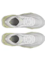 Championes Under Armour modelo UA Halo Racer, color gris claro con suela voluminosa en tono amarillo claro. Presentan capellada de malla transpirable, detalles estructurados y amortiguación UA HOVR+.