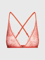 Brasier triangular sin aros, confeccionado en encaje floral semitransparente de color coral/naranja. Presenta un cierre metálico en la parte frontal y tirantes finos ajustables que se cruzan en forma de 'X' en la espalda.