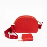 Bandolera roja con doble compartimento superior con cierre dorado, correa ancha de tela con ajuste y monedero cuadrado con cierre.