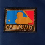Campera estilo bomber azul marino con detalles en color tostado, cierre de botones a presión, bolsillos laterales ribeteados y el clásico logo NY de los New York Yankees bordado en el pecho.