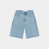 Short de jean celeste de corte amplio.