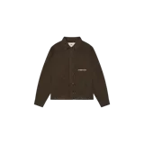 Camisa de manga larga Eme Studios modelo Brine Fawn, de color marrón con patrón a cuadros sutiles en tono claro. Cuenta con cuello camisero, cierre frontal de botones y el logo de la marca estampado en el pecho.
