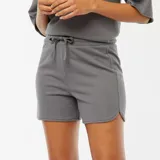 Short deportivo gris con cintura elastizada y cordón ajustable.