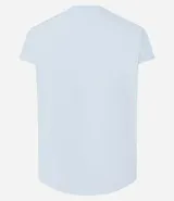 Remera deportiva celeste de microfibra texturizada, con mangas cortas y recortes en los laterales.