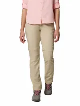 Pantalón convertible Columbia modelo Silver Ridge Utility de color beige, con bolsillos cargo laterales y perneras desmontables mediante cremallera para convertirlo en short.