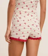 Short de pijama de viscosa con estampa de rayas y cerezas, cintura elástica y detalle de encaje rojo en el ruedo.
