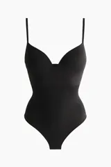Body colaless negro con efecto push-up, tirantes ajustables y copas acolchadas. Cuenta con diseño sin costuras y efecto moldeador en la cintura.