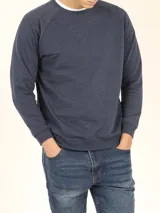 Sweater básico de algodón frizado color bordó, con cuello redondo, puños y ruedo elastizados.