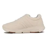 Championes urbanos Comfortflex color beige con cordones elásticos y detalles dorados.
