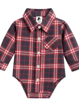 Body de camisa a cuadros rojos, azules y blancos, con cuello clásico, manga larga, bolsillo en el pecho y cierre con broches en la entrepierna.