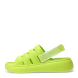 Sandalias de goma color amarillo limón, con diseño de tiras horizontales y ajuste elástico en el talón.