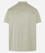 Remera deportiva Get Over de tecnología dry, color verde militar, con cuello redondo, mangas cortas, detalles reflectantes en los hombros y tejido de malla transpirable.