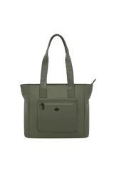 Cartera tipo tote de color beige con correas de hombro personalizadas con el logo de la marca. Presenta un bolsillo frontal con cierre y un aplique metálico en forma de labios.