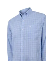 Camisa de manga larga RKF en tonos celestes y verdes con patrón de cuadros, cuello con botones y bolsillo frontal con logo bordado.
