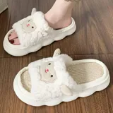 Pantuflas abiertas de diseño lúdico con forma de oveja, confeccionadas en piel sintética blanca con detalles bordados en el rostro y orejas laterales. Poseen una suela de goma gruesa y resistente.