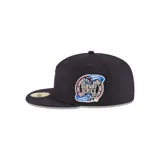 Gorra New Era 59Fifty de los New York Yankees, color negro con logo bordado en blanco.