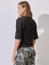 Blusa rosa en seda fría elastizada, marca Zac & Rachel. Delantera con plisado cruzado.