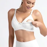 Soutién blanco de algodón con doble capa para mayor sujeción, detalles de puntilla en el escote y breteles con broches para lactancia.