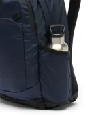 Mochila impermeable de 25 litros, color azul marino, con compartimentos principales con cierre, funda acolchada para portátil de hasta 13 pulgadas, panel trasero transpirable y bolsillos laterales para botellas.