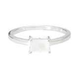 Anillo solitario de plata 925 con piedra de la luna rectangular.