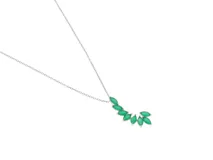 Collar de plata 925 con colgante de esmeraldas en forma de hojas.