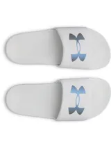 Sandalia Under Armour tipo slide, color blanco con logo de la marca en violeta iridiscente en la tira superior.