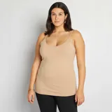 Camiseta de tirantes finos color beige.