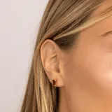 Aros colgantes de plata 925 bañada en oro 18k, con un granate rectangular y un granate ovalado.